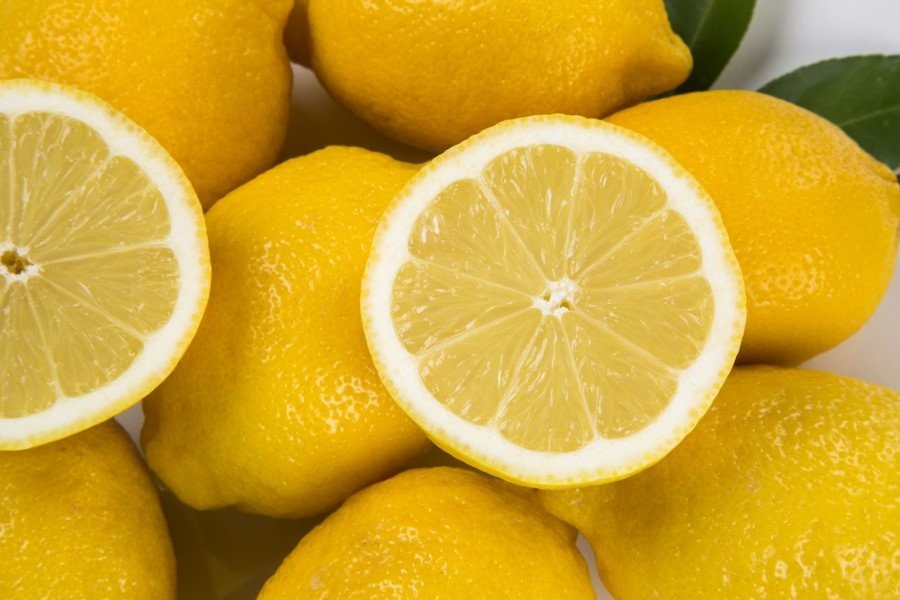 Limonu dörde bölüp içine tuz eklerseniz! İşte faydaları