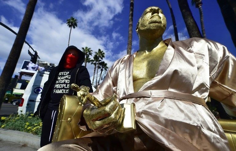 Tacizle suçlanan yapımcı Harvey Weinstein’in heykeli dikildi