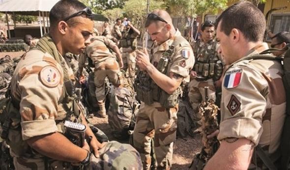 YPG ile omuz omuza Türk askerini izlediler!