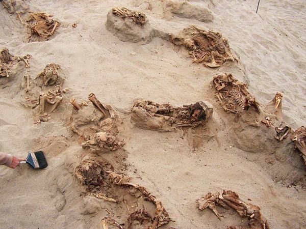 500 yıl önce kurban edilen 140 çocuğun mezarları bulundu