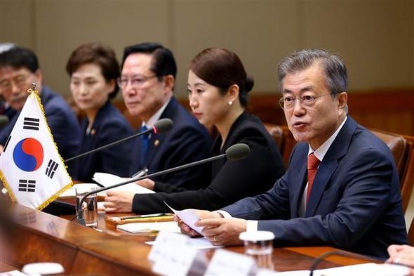 İstiklal Marşı okunurken Güney Kore liderinden asker selamı