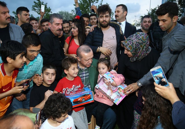 Erdoğan'dan Zeytinburnu Sahili'den iftarı bekleyenlere sürpriz