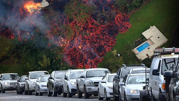 Yanardağın püskürttüğü lavlar 31 evi yuttu