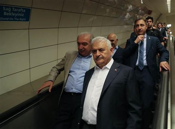Metro ve metrobüste başbakan sürprizi