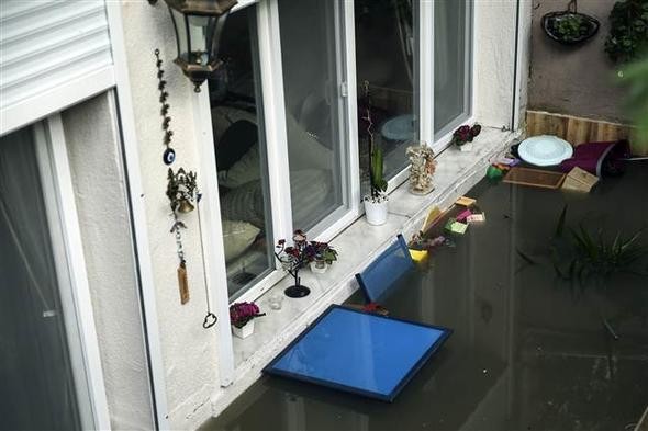 İstanbul'da evler su altında kaldı