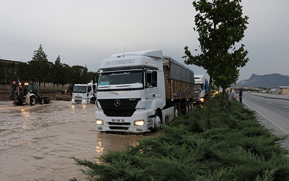 Denizli-Ankara karayolu trafiğe kapandı