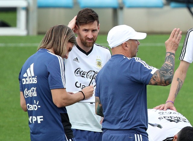 Arjantinli futbolcular Jorge'ye kazan kaldırdı