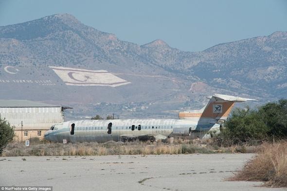 Hayalet havalimanına 44 yıldır tek uçak inmiyor