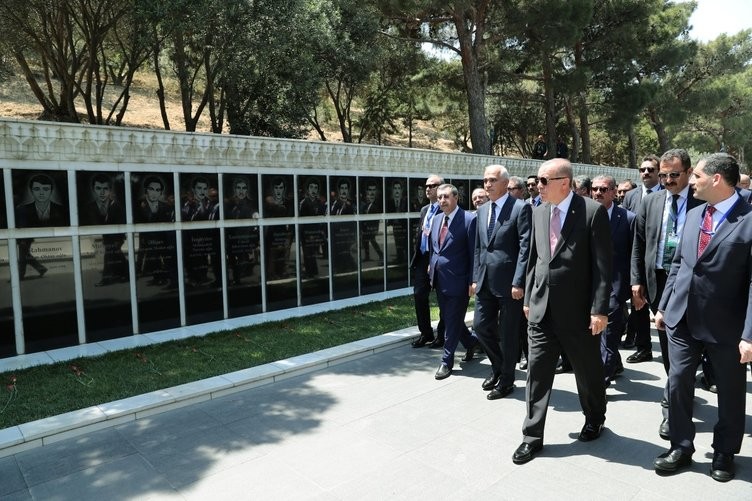 Aliyev'den Erdoğan'a samimi  karşılama