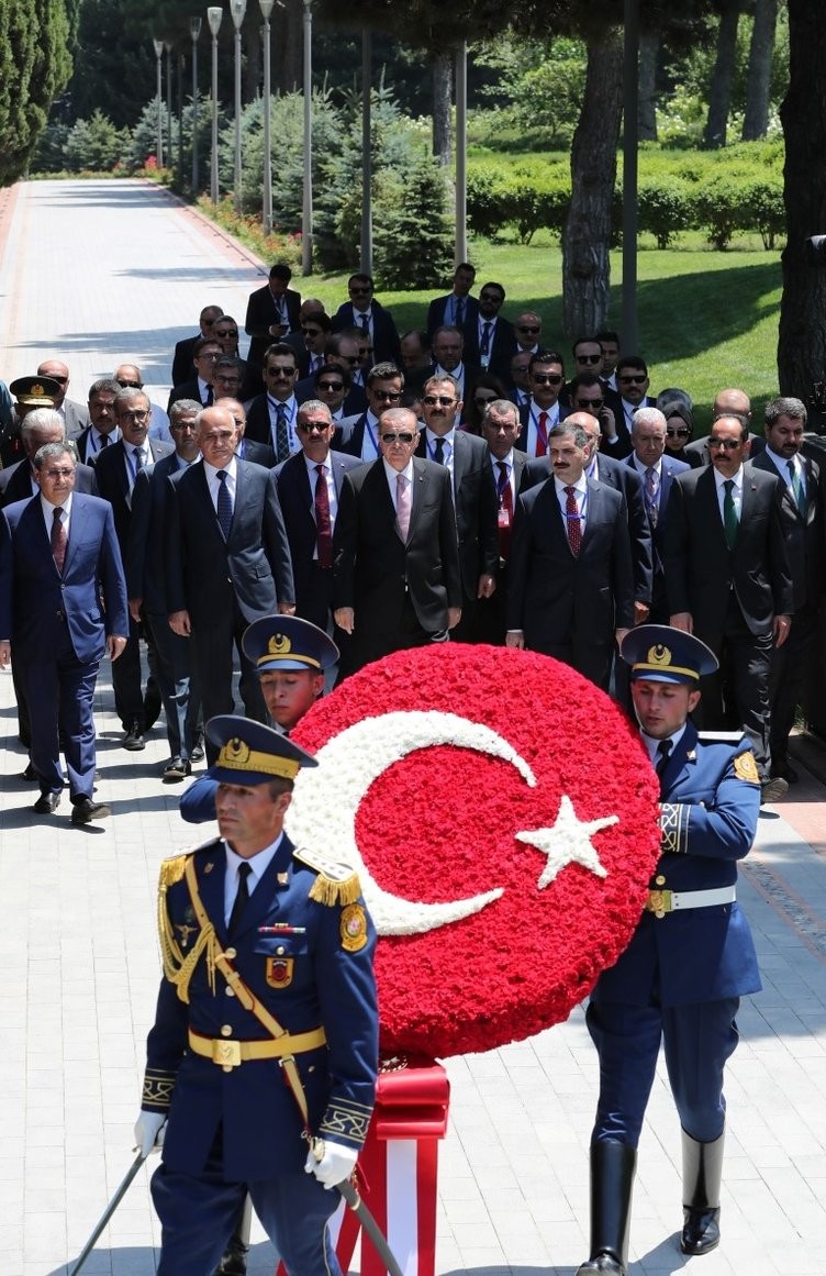 Aliyev'den Erdoğan'a samimi  karşılama