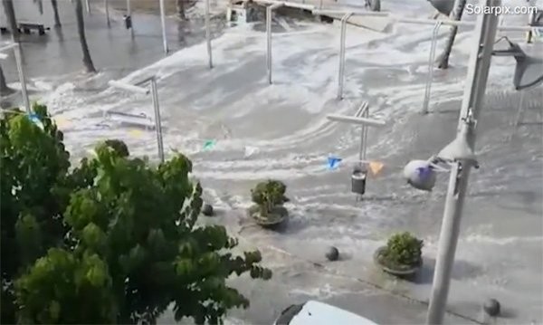 Akdeniz'de tsunami tatil cennetini vurdu!