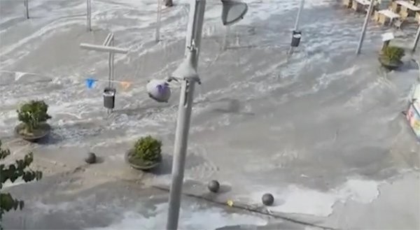Akdeniz'de tsunami tatil cennetini vurdu!