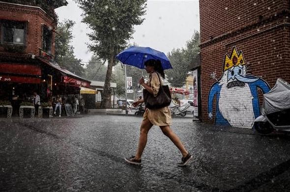 İstanbullular yağmura yakalandı