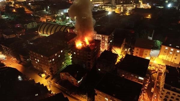 Gebze'deki yangını vatandaşlar gülerek izledi