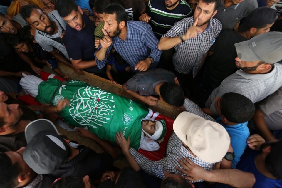 Gazze şehitlerini uğurluyor