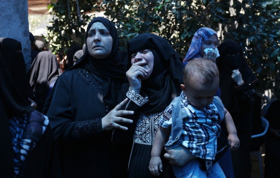 Gazze şehitlerini uğurluyor