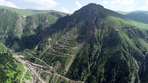 Trabzon'da dünyanın en tehlikeli yolunda doğa yürüyüşü