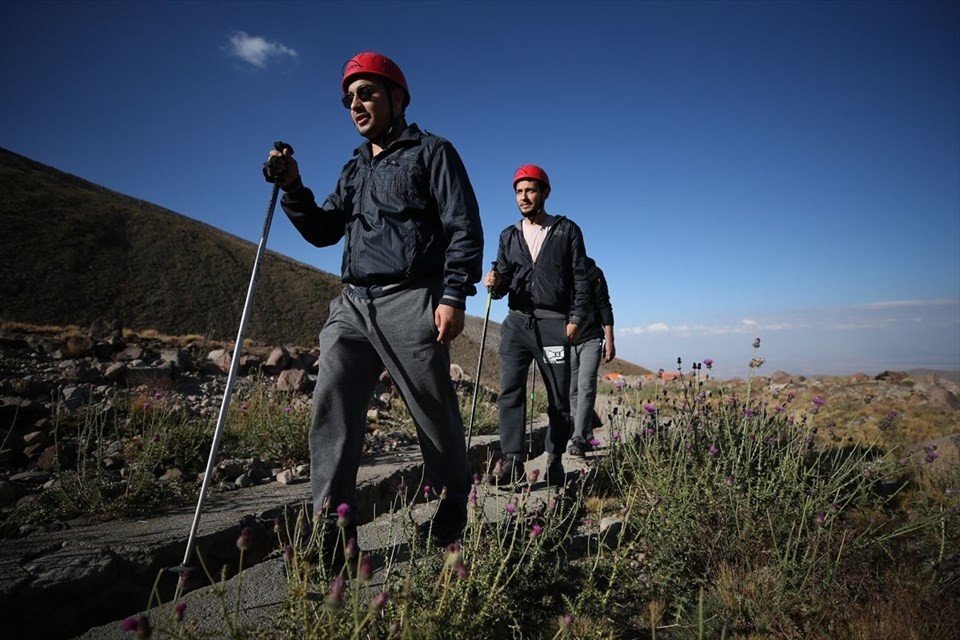 Erciyes Dağı'nda 'tarifeli zirve tırmanışı' yapıyorlar