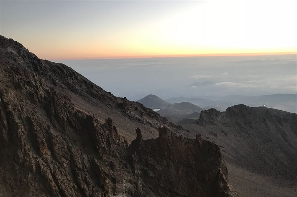 Erciyes Dağı'nda 'tarifeli zirve tırmanışı' yapıyorlar