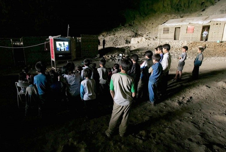Çin'de keşfedilen yeraltı kenti görenleri büyülüyor