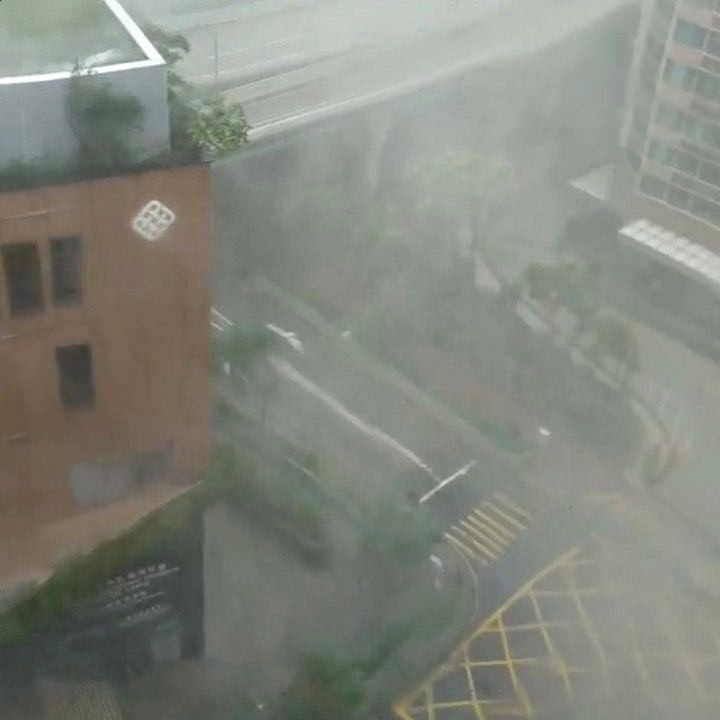 Süper tayfun yaka yıka geliyor! 