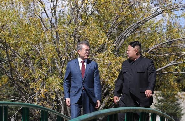 Kim Jong Un  Güney Kore liderine hediye etti
