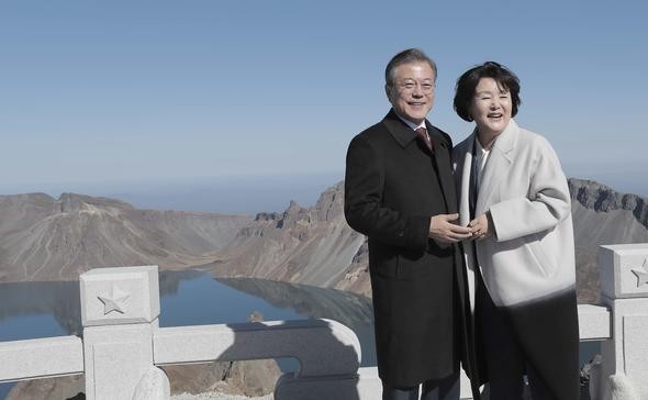 Kim Jong Un  Güney Kore liderine hediye etti