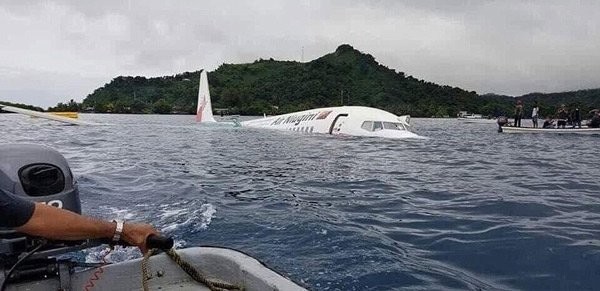 Yolcu uçağı denize düştü!