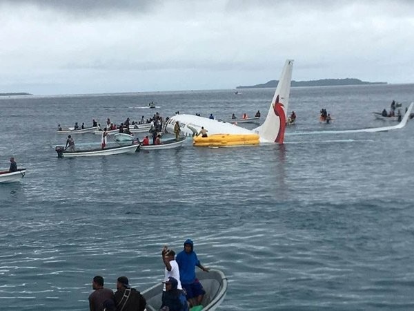 Yolcu uçağı denize düştü!