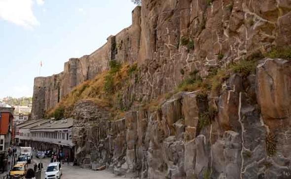  Bitlis Kalesi'ndeki mermer kitabenin sırrı çözüldü