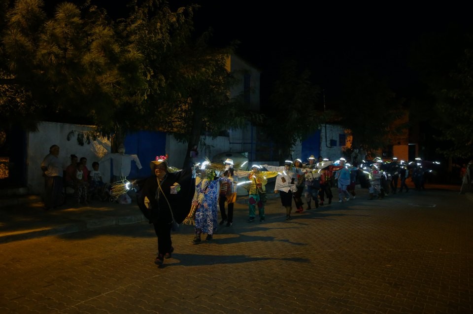 İzmir'de halkı festivale korkuluklar davet etti