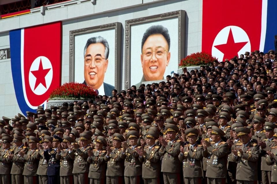Kuzey Kore'den 70'inci yıldönümü için dev geçit töreni