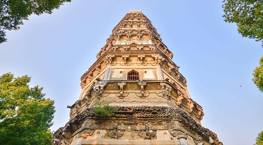 Dünyanın en eski eğik kulesi