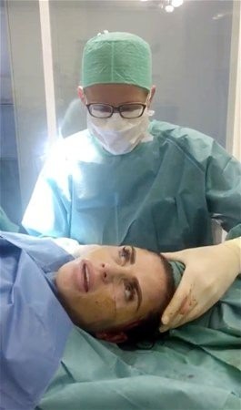 Operasyon sırasında doktoruyla sohbet etmişti! İşte son hali
