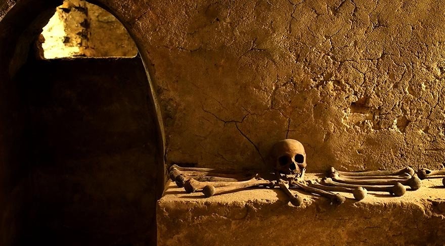 500 yıllık manastırda 75 bin insanın kemikleri yer alıyor