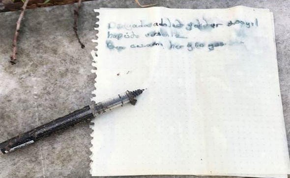 İki genç kızın katil zanlısı mezarlıkta not bırakmış