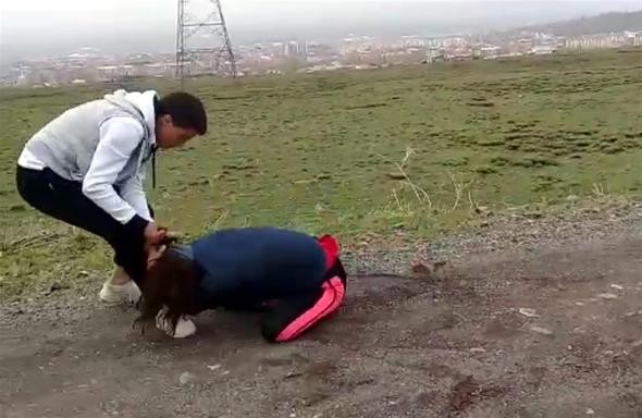 İki genç kıza korkunç işkence! Görüntüler ortaya çıktı