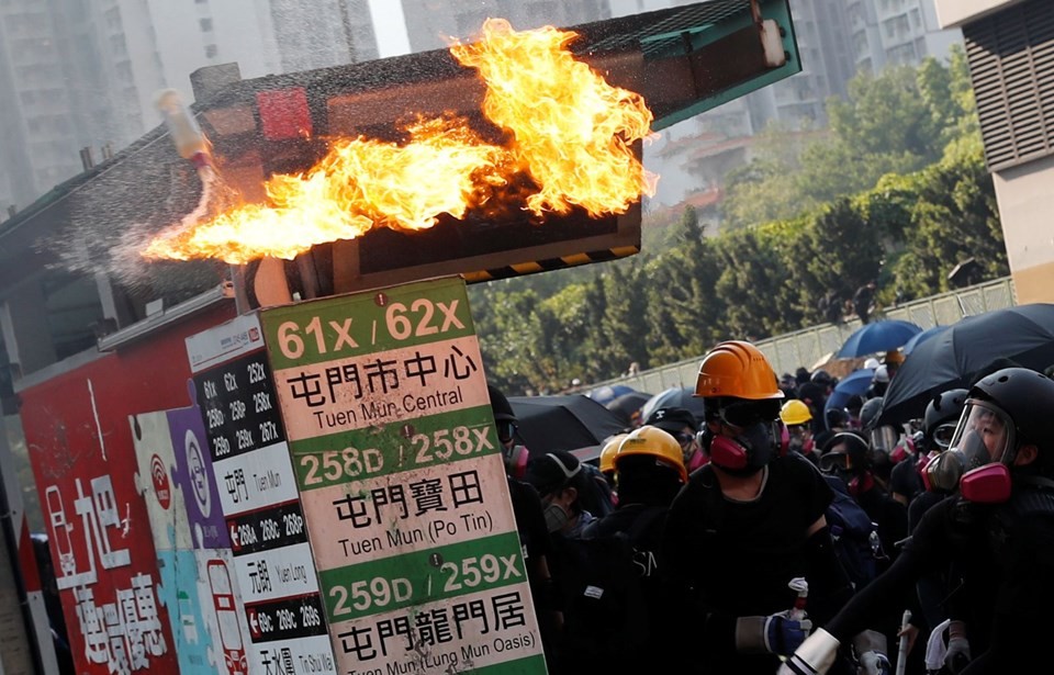 Hong Kong'da Çin'in yıl dönümünde çatışma