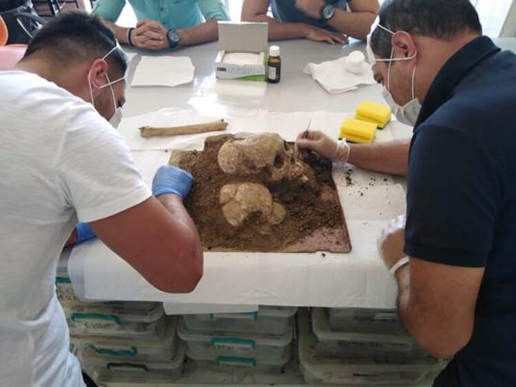  3 bin 500 yıllık insan kafatası ve sol uyluk kemiği bulundu