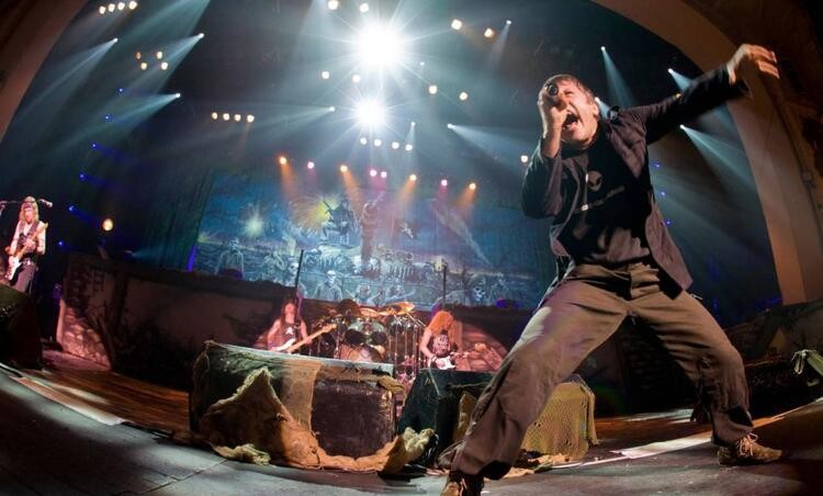  Iron Maiden'ın solisti Dickinson, eşine servet ödeyebilir
