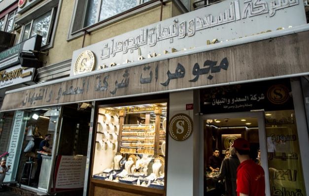Valilik uyarmıştı... İstanbul'da hala birçok tabela Arapça