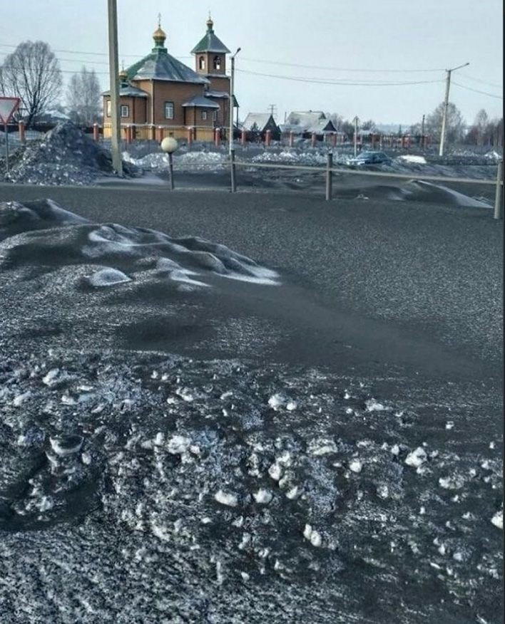 Sibirya'da yağan siyah kar panik yarattı