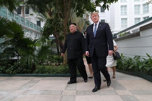 Trump ile Kim Jong Un ikinci kez bir araya geldi