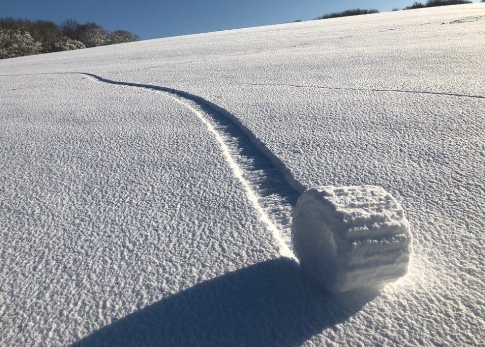 Çok nadir rastlanan kar ruloları İngiltere'de görüntülendi
