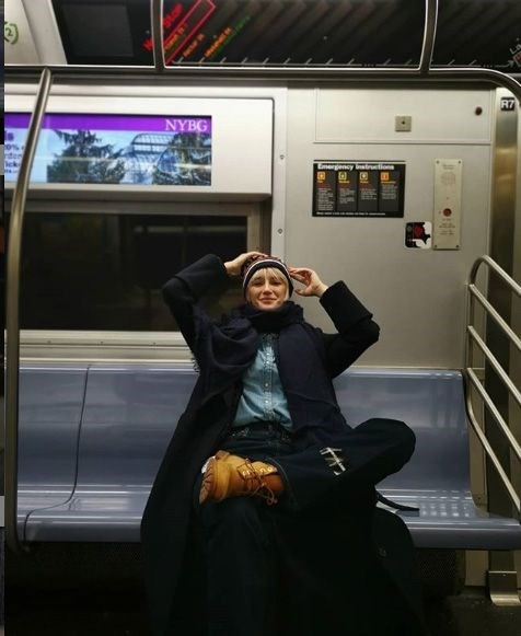 Amerikalı şarkıcı Della Miles İstanbul metrosunda 