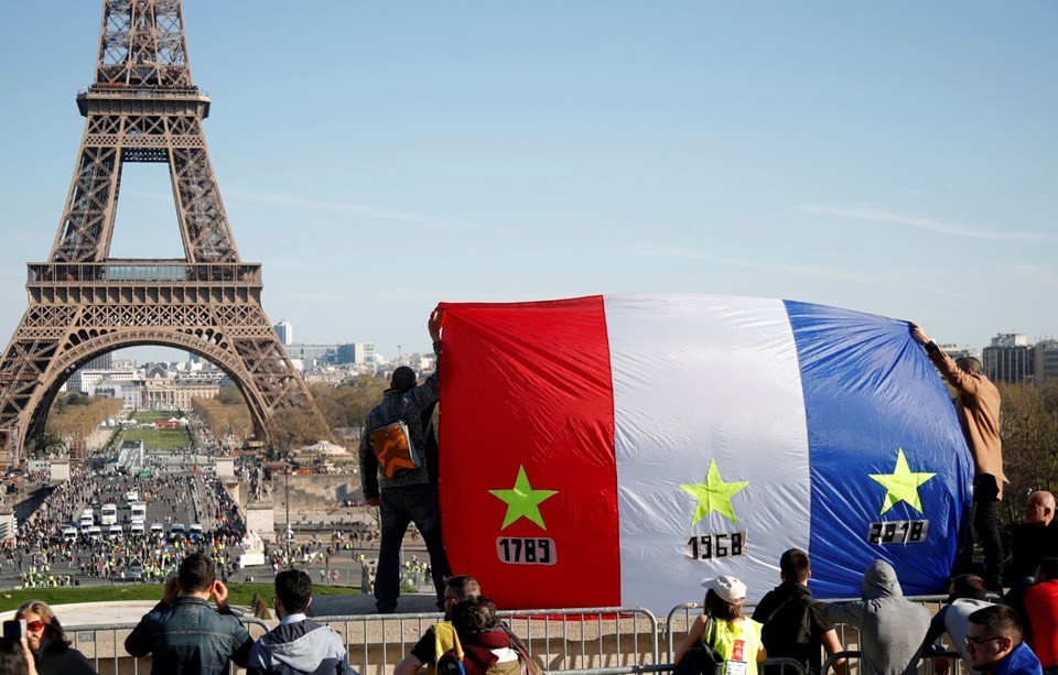Fransa'da sarı yelekliler gösterilerin 20. haftasında sokaklarda