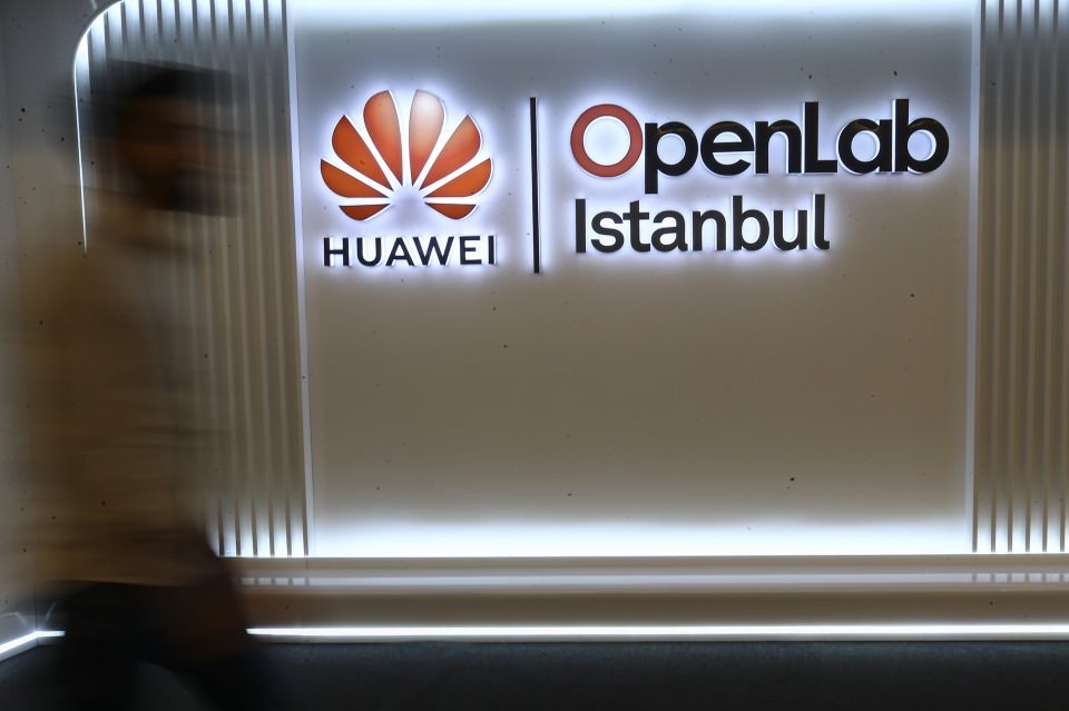 Huawei Türk mühendisler sırtladı