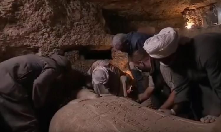 2 bin 500 yıllık lahit canlı yayında açıldı