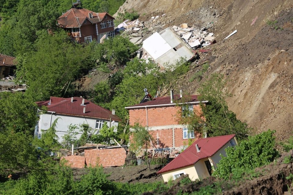 Ordu'da heyelanda 15 ev yıkıldı!
