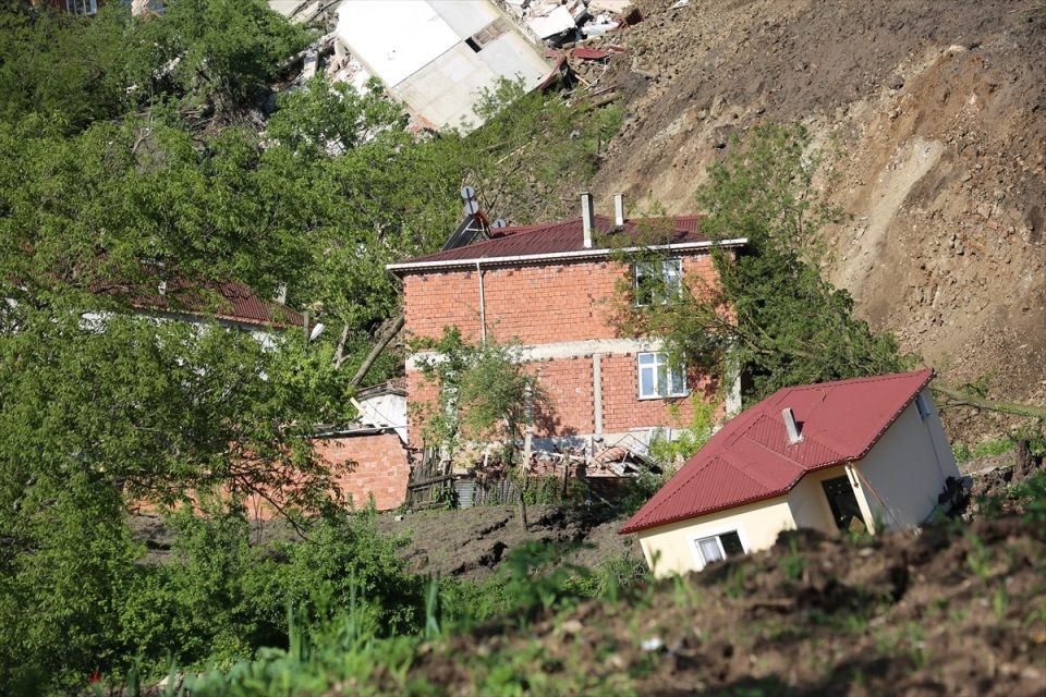 Ordu'da heyelanda 15 ev yıkıldı!